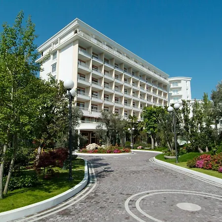Hotell La & Idrokinesis 4*