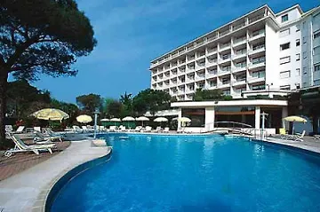 Hotel La & Idrokinesis